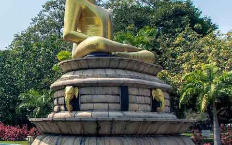 Viharamaha Devi Park Buddha Statue image