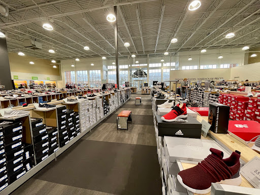 Shoe Store «DSW Designer Shoe Warehouse», reviews and photos, 520 E Waterfront Dr, Homestead, PA 15120, USA