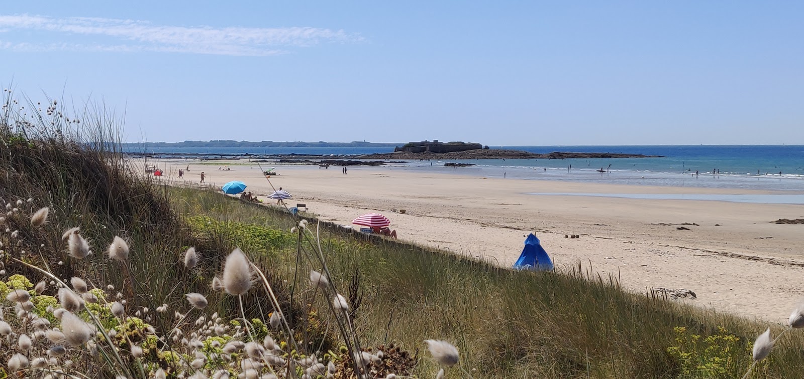 Foto di Plage de Pen er Malo con una superficie del acqua turchese