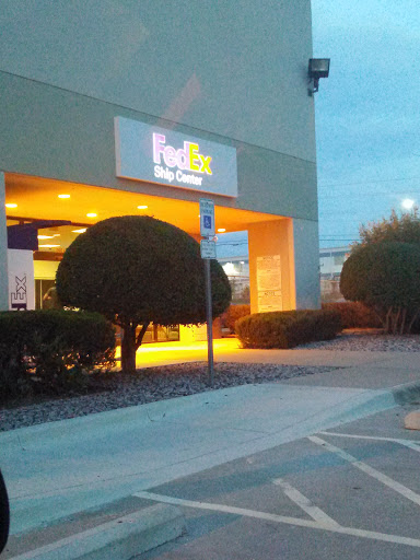 Shipping and Mailing Service «FedEx Ship Center», reviews and photos, 5601 Mark IV Pkwy, Fort Worth, TX 76131, USA