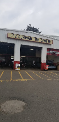 Tire Shop «Les Schwab Tire Center», reviews and photos, 1025 SW Hwy 101, Lincoln City, OR 97367, USA
