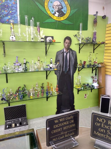 Tobacco Shop «Herb-N-Legend Smoke Shop», reviews and photos, 511 Pacific Ave, Long Beach, WA 98631, USA