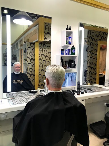 Lemans Shaves Trims Parturi Herrfrisör Barber Barbier