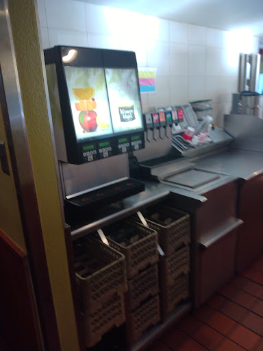 Liquor Store «Shop N Wash», reviews and photos, 581 N State St, Ukiah, CA 95482, USA