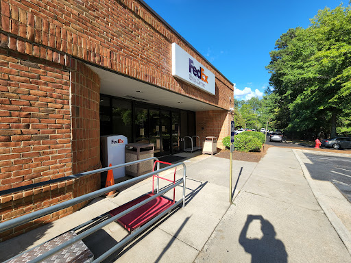 Shipping and Mailing Service «FedEx Ship Center», reviews and photos, 1525 Morrison Pkwy, Alpharetta, GA 30009, USA