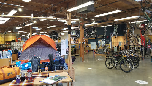 Camping Store «REI», reviews and photos, 7410 SW Bridgeport Rd, Tigard, OR 97224, USA