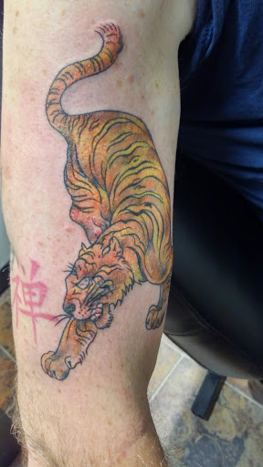 Tattoo Shop «Aces & Eights Tattoo Shop», reviews and photos, 6846 Park Blvd N, Pinellas Park, FL 33781, USA