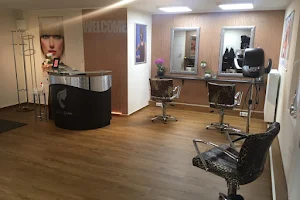 Dana's Salon image