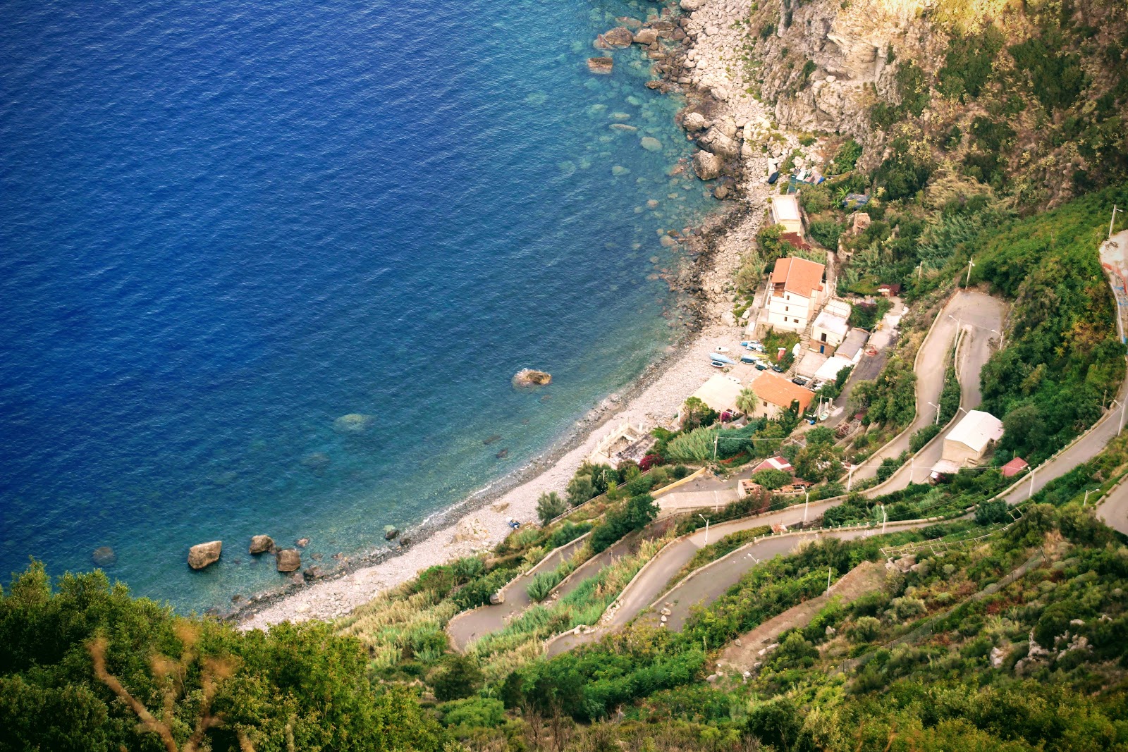 Marinella Di Palmi'in fotoğrafı dağlarla çevrili