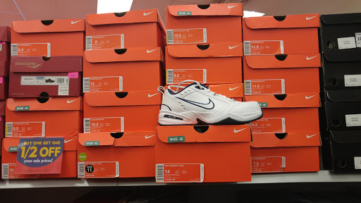 Shoe Store «Shoe Carnival», reviews and photos, 2325 S Stemmons Fwy, Lewisville, TX 75067, USA