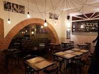 Atmosphère du Pizzeria Le Saint Pierre à Gaillac - n°7