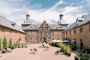Schlosshotel Hugenpoet image