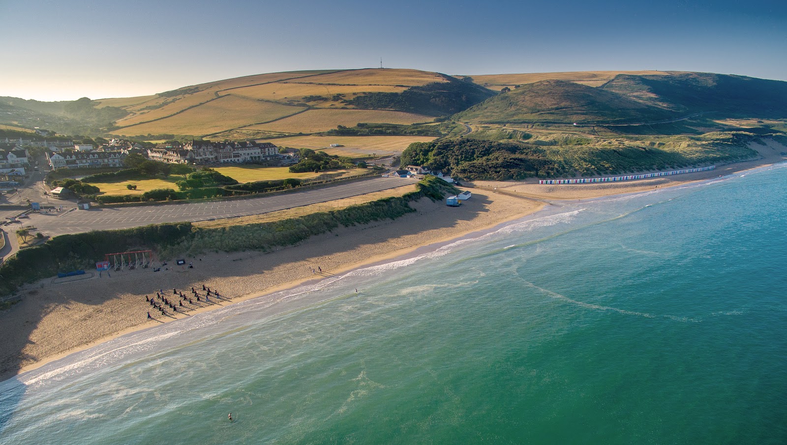 Fotografie cu Plaja Woolacombe - locul popular printre cunoscătorii de relaxare