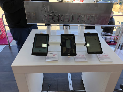 Cell Phone Store «T-Mobile», reviews and photos, 1757 E Hebron Pkwy, Carrollton, TX 75010, USA