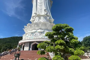 Lady Buddha image