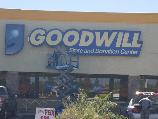 Thrift Store «Guadalupe & Dobson Goodwill Retail Store & Donation Center», reviews and photos, 2039 W Guadalupe Rd, Mesa, AZ 85202, USA