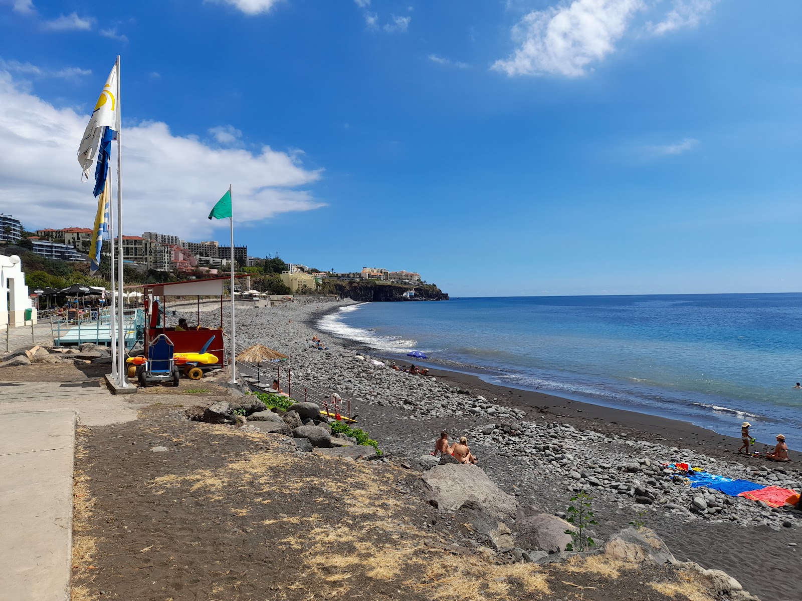 Photo de Plage de Formosa protégé par des falaises