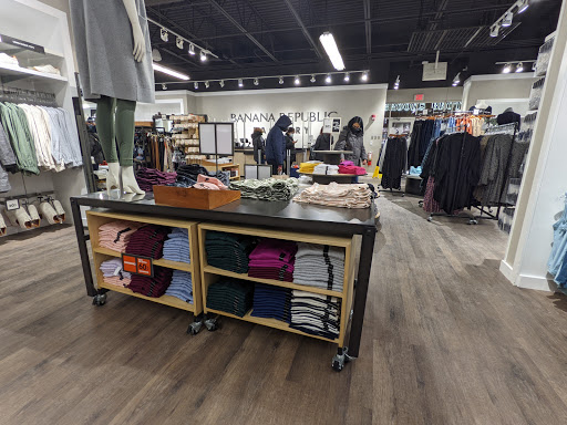 Clothing Store «Banana Republic», reviews and photos, 103 S Washington St, Naperville, IL 60540, USA