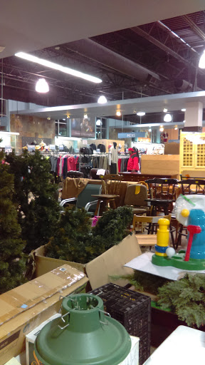 Thrift Store «St. Vincent De Paul Thrift Store», reviews and photos, 13986 Manchester Rd, Ballwin, MO 63011, USA