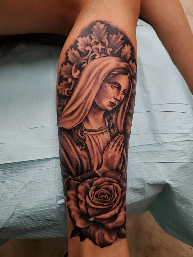 Explore hard working tattoo ideas, creative tattoo ideas in Bakersfield, available at CLASSIC STANDARD TATTOO CO.