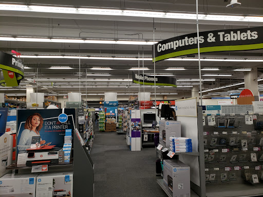 Office Supply Store «Staples», reviews and photos, 2950 Belcrest Center Dr, Hyattsville, MD 20782, USA