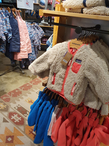 Clothing Store «Patagonia Chicago The Magnificent Mile®», reviews and photos, 48 E Walton St, Chicago, IL 60611, USA