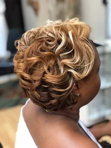 Beauty Salon «Studio 78 Unisex Hair Salon and Beauty Suites», reviews and photos, 1780 S Nova Rd #10&11, South Daytona, FL 32119, USA