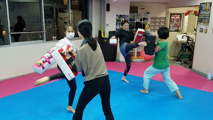 女性専用キックボクシング＆パーソナルトレーニングスタジオ K-style 堀江・大阪