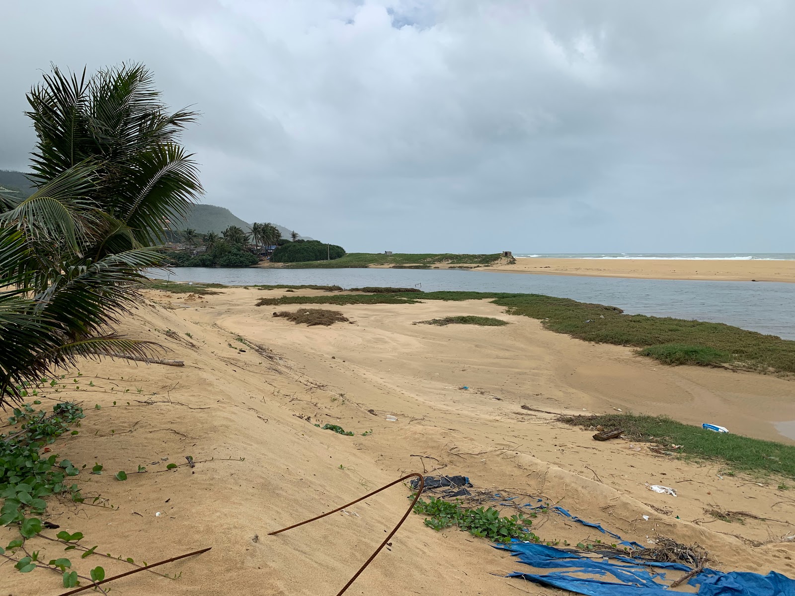 Fotografija Phu Hoa Beach z prostorni večplastni zalivi