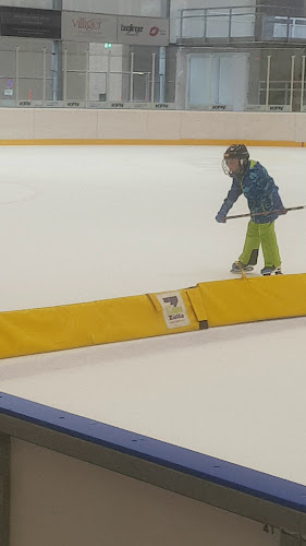 Rezensionen über GLKB Arena - Kunsteisbahn in Glarus Nord - Sportstätte