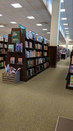 Book Store «Barnes & Noble», reviews and photos, 102 Commons Dr, Geneva, IL 60134, USA