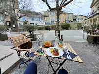 Atmosphère du Restaurant l'Heureux Hazard à Grignan - n°1