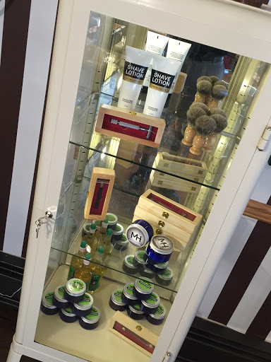 Barber Shop «Mackhard Barber Shoppe», reviews and photos, 934 Warren Ave, Downers Grove, IL 60515, USA