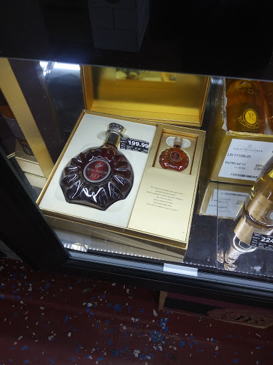 Liquor Store «River Cut Rate Liquor», reviews and photos, 327 Cadiz St, Dallas, TX 75207, USA