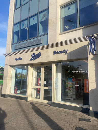 Boots Pharmacy in Blackrock, Co. Dublin (Baile Átha Cliath)