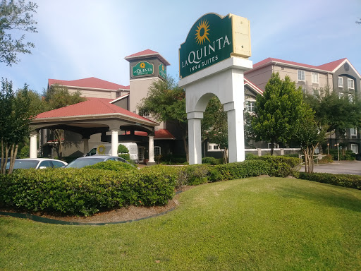 La Quinta Inn & Suites by Wyndham Houston Bush IAH South