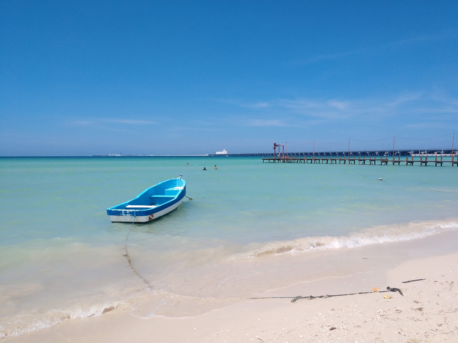 Fotografija Playa Progreso z svetel pesek površino