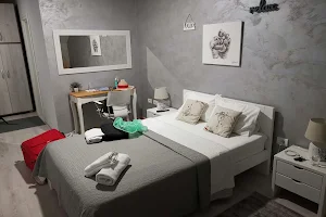 VonAmor Room & Apartment image