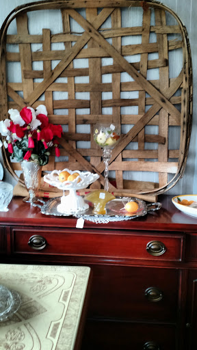 Antique Store «Antiques & Rusty Relics», reviews and photos, 3570 Fancher Rd, Holley, NY 14470, USA