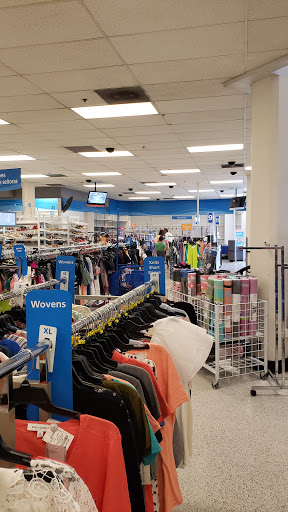 Clothing Store «Ross Dress for Less», reviews and photos, 13750 Riverside Dr, Sherman Oaks, CA 91423, USA