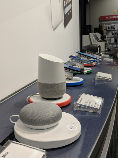 Cell Phone Store «Verizon», reviews and photos, 668 S Rand Rd, Lake Zurich, IL 60047, USA