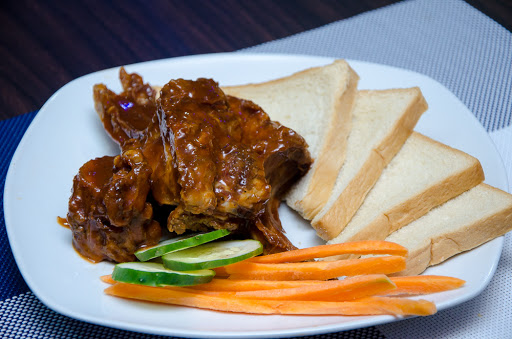 Smokey Bones Restaurant, Victoria Island, Lagos., Mobil Residential House, 8B Fabac Close, Off Ligali Ayorinde St, Victoria Island, Lagos, Nigeria, Chicken Restaurant, state Lagos