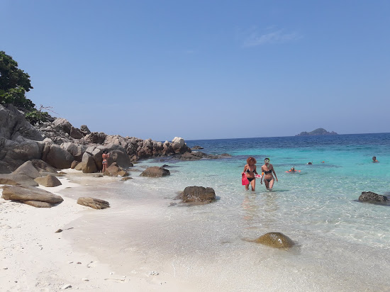 Plage de l'île de Rawa