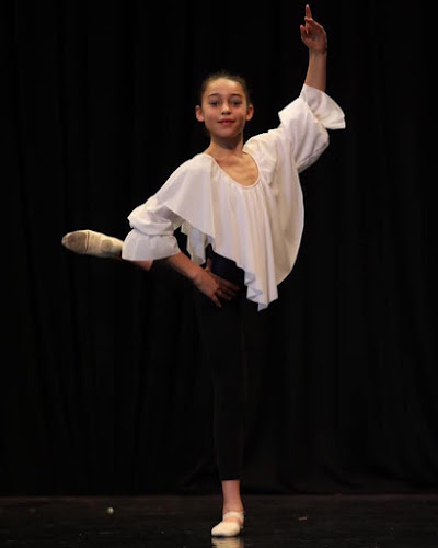 Elaine Milbourne Performing Arts School - Dance school