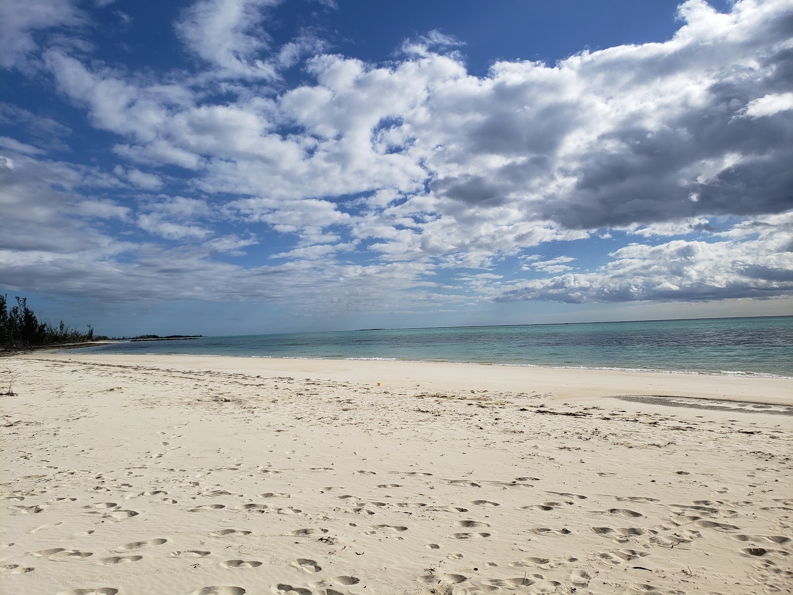Foto de Barbary beach com linha costeira longa e reta