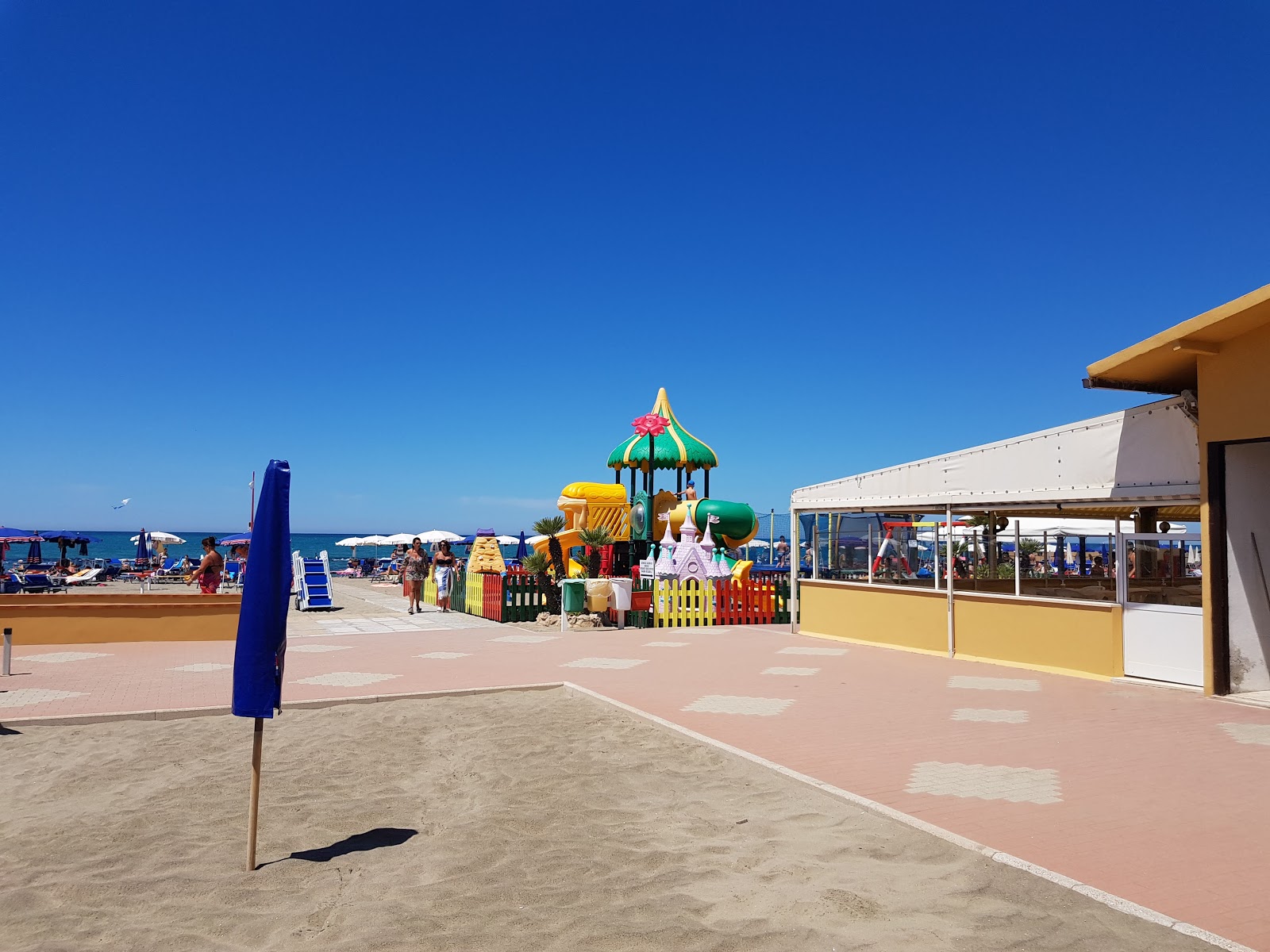 Fotografie cu Focene beach - locul popular printre cunoscătorii de relaxare