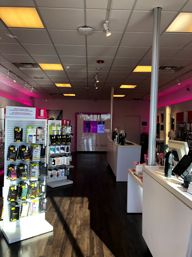 Cell Phone Store «T-Mobile», reviews and photos, 1921 Sheridan Blvd, Edgewater, CO 80214, USA