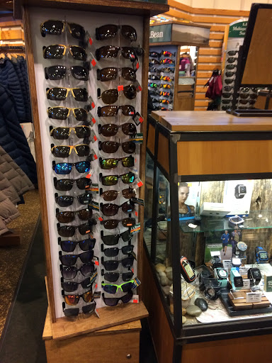 Clothing Store «L.L. Bean», reviews and photos, 340 Legacy Pl, Dedham, MA 02026, USA