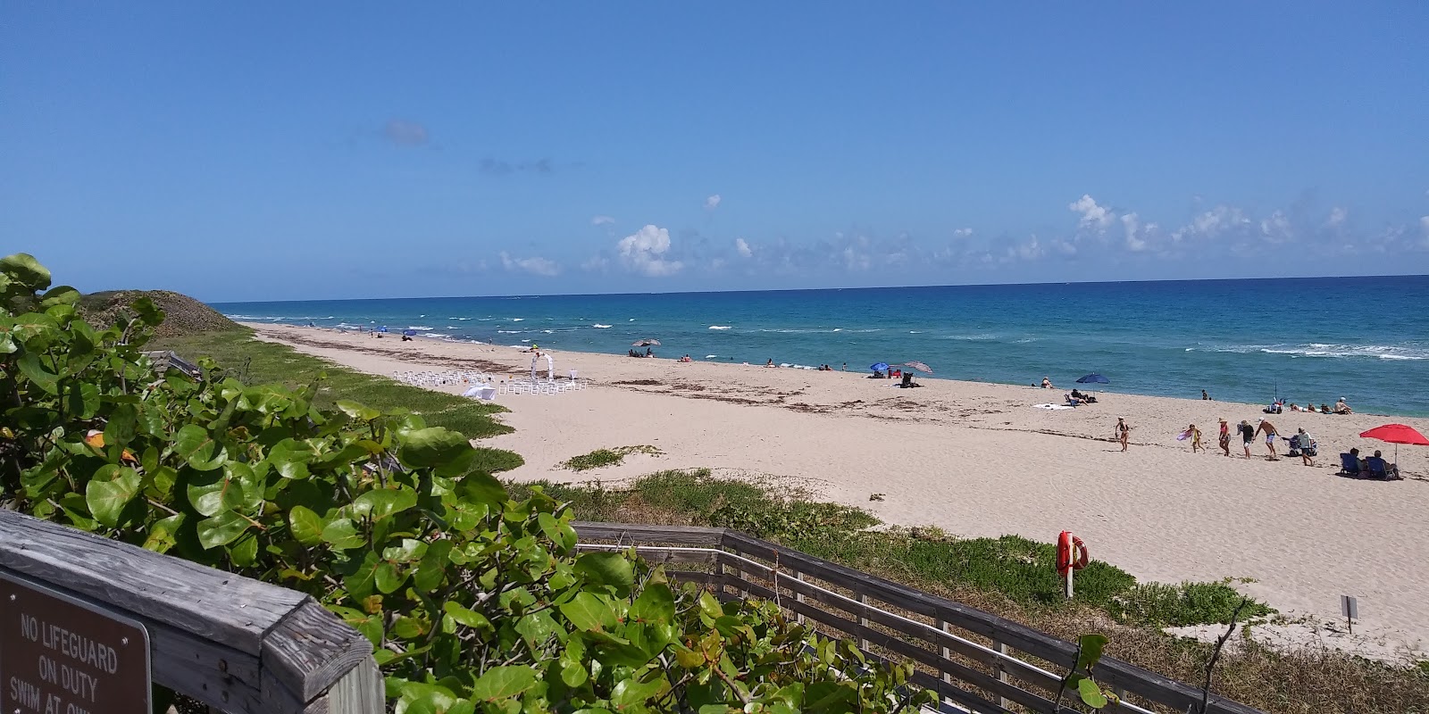 Foto de MacArthur beach con arena beige superficie