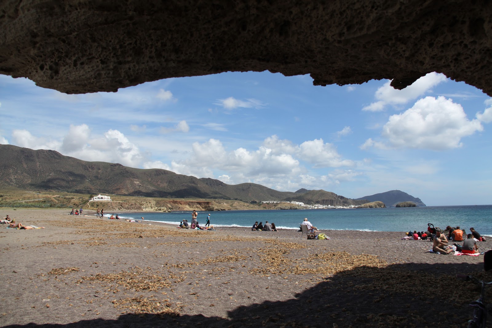 Foto di Playa Los Escullos - luogo popolare tra gli intenditori del relax